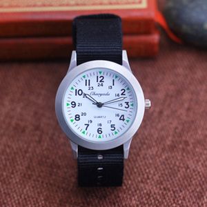 Dameshorloge Leren band Quartz horloges Saffier Eenvoudige stijl Sporthorloge Montre De Luxe 35 mm modehorloge