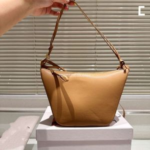 Lady Capacité Loe Sac à bandoulière Blanc Sac Classique Designer Femme Simple 2024 Bandoulière Aisselles Hobo Grands Sacs Léger Style Hamac Français 6DV7