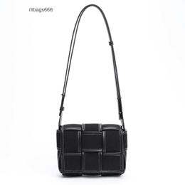 Lady Cassette Designer Fashion Oblique Venata 2024 Bottegs One épaule Cowhide Black Blanc Sac Toven Toven Sacs Straddle Sacs Small Square Women Ul8Q