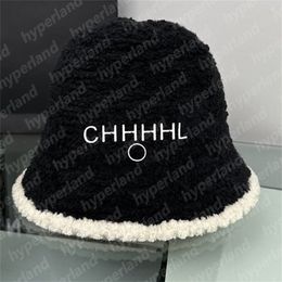 Lady Designer Fleece Bucket Chapeaux Haut Top Chapeaux Formels Femmes Luxurys Designers Fluffy Caps Bonnets De Soleil Bonnet D'hiver Bonnet Ajusté Casquettes Hommes C Sunhat