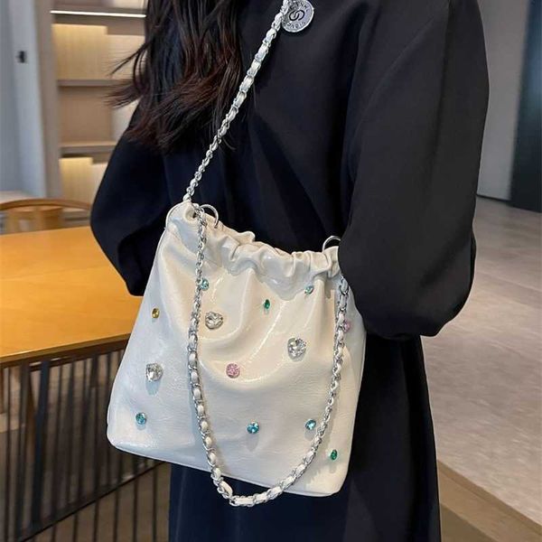 Bolsos de noche para mujer, bolso de basura con cadena, bolso de mano con diamantes de Color a la moda para mujer, mensajero versátil Ins de gran capacidad 230704