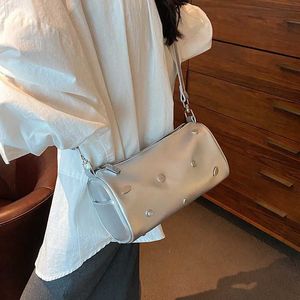 Lady Evening Bags French Niche Underarm Bag for Women's Summer Fashion Cylindre de trajet Haut de gamme et épaule polyvalente 230704