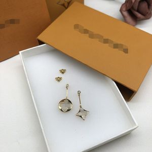 Lady Fashion Earring Stud Designer Hartvorm Hoop en V Letter Teken Luxe oorbellen High-end sieraden voor vrouw Topkwaliteit Meerdere optionele E-098