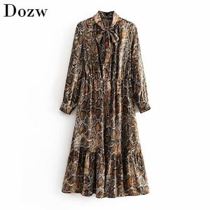 Lady Fashion Snake Print Shirt Dress Bow Tie Collar Manga larga Vestidos sueltos Cintura elástica Hasta la rodilla Vestidos plisados Otoño 210515