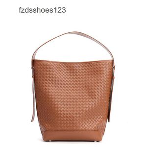 Lady Handheld One Large Tote Piece Bucket Capacité de couverture tissée classique Sacs à bandouliers Venetass 2024 Deux bottegs Fashion Crossbody Sac Soft Leathe 6SAB