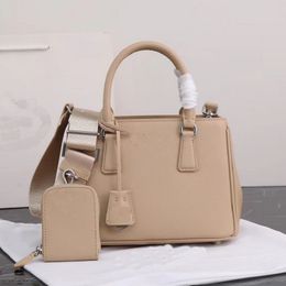 2024 Nouvelle dame Dernier sac à main sacs à main Fashions Classics Messenger Handbag Fashion Luxurys Brands Crossbody Bags