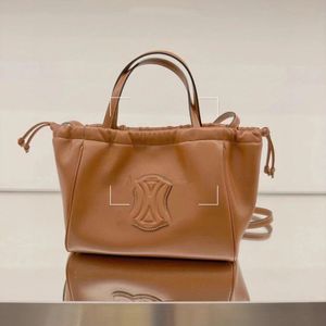 Lady Luxury Handtas Drawtring Tote Tas Damesontwerper CE Classic Big Logo T-vormige schoudertassen Bruine vrouwen Turn Soft Leather High Qualy 22 cm