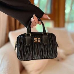 Lady Miui Bowling Hobo Designer Bag Bag Womens Luxury Bolsos de lujo para hombres Mensajero Cross Messenger 7a Cámara de bolsillo de cuero genuino de calidad Cámara cuadrada