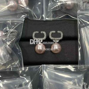 Boucles d'oreilles de luxe en perles pour femmes, boucles d'oreilles de styliste plaquées avec lettres, pendentif avec timbre