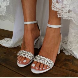 Sandalias de verano de Lady Tisos gruesos gruesos Mujeres zapatos de novia con chispón con correa de cristal de oro con correa blanca para bodas blancos zapatos de club de baile de baile de baile Al9776