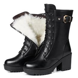 Bottes d'hiver pour dames avec des bottes moyennes en velours, des talons épais et des semelles épaisses, des chaussures en coton, des bottes pour dames