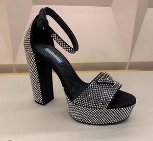 Lady Sandals luxe ontwerpers dames platform hakken kleding schoenen klassieke driehoek gesp gespierd enkelband 13 cm metalen knop 9976492