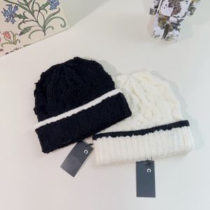 Lady Street Wool Gebreide Muts met Zwart Wit Contrast Revers Dames Designer Warme Cloches