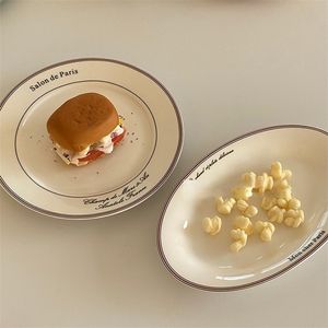 LadyCC coréen pari assiette à Dessert nourriture occidentale assiette en céramique petit déjeuner en céramique assiette ovale nordique Simple petite vaisselle fraîche 220418