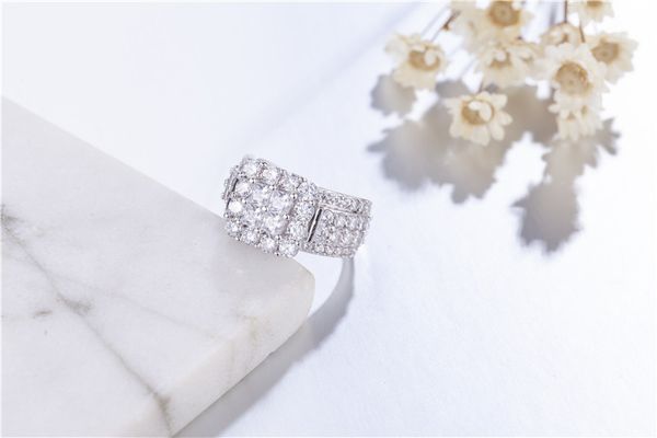 Ladys 925 Bague en argent sterling Pavé de luxe 4pcs Princesse-cut SONA Diamant Bijoux de mariage pour femmes Simulé Platine Fille cadeau taille 5-10