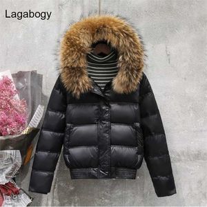 Lagabogy Big réel fourrure de raton laveur manteau d'hiver femmes à capuche courte chaude veste imperméable femme blanc canard vers le bas Parka 211126