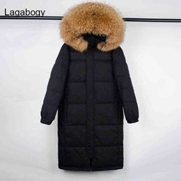 Lagabogy Grande vraie fourrure de raton laveur hiver femmes 90% blanc canard doudoune femme épaisse à capuche longue Parkas manteau de neige surdimensionné 211130