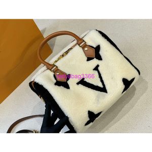 Sac d'oreiller en cheveux d'agneau Sac à main pour femme Sac à main Sac de créateur SPEEDY Totes Lettres de mode Furry Star Round Print Winter Teddy Bag Fermeture à glissière Poche intérieure V