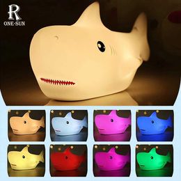Lampes nuances de dessin animé Shark Silicone LED LED LED LED COLDE RECHARGable Colorful Variable Amosphère adapté aux cadeaux de vacances pour enfants Q240416