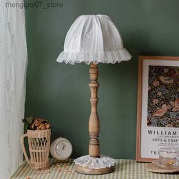 Lampenkappen Europese warme romantische luxe massief houten Amerikaanse landelijke retro tafellamp slaapkamer bedlampje L240311