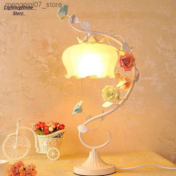 Lampes Abat-jour Romantique Type Européen Rose Fleur Rose Lampe de Bureau Moderne Contracté Créatif Chambre Rose Fille Chambre D'enfants Lampe De Chevet L240311