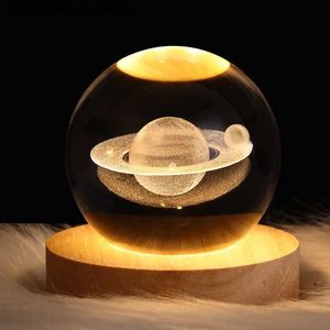 Lampes nuances uniques de Galaxie planétaire brillante astronaute cristal Ball Night Light Usb Power Childhead Light Light Christmas Childrens Gift Night Light Q240416