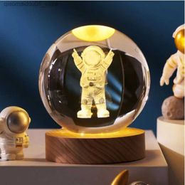 Lampes Shades Unique Lumin Lumin Light Planet Galaxy Astronaute Crystal Ball Night Light USB Power Warbside Light For Christmas Decoration Childrens Gifts Q240416