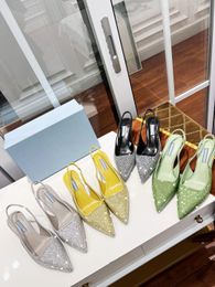 Chaussures de designer Sandales de luxe Saeda Crystal Pumps Mocassins en cuir véritable Bout pointu Talons hauts Nuptiale Fête de mariage Femmes Sandales sexy 6,5 cm avec sac à poussière
