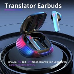 Les écouteurs de traduction linguistique traduisent 114 langues simultanément en temps réel avec un traducteur de voyage Bluetooth sans fil 240430