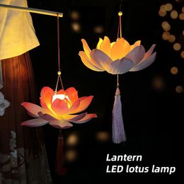 Linternas Lotus Cumpleaños Boda LED Lámpara de mano Vela Rendimiento Po Props Luces de fiesta Habitación en casa Decoraciones navideñas 240323