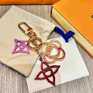 Lanyards Keychain Designer Lettre V Paquet chaîne de luxe Luxury LETTER LETTRE L CAR CORTYELLE FEMMES CLASSIQUES CLASSE RING ACCESSOIRES DE MODE MIGLE