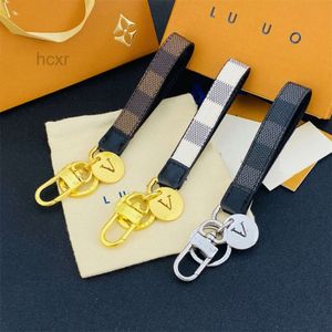 Lanyards Love Gifts Lover Keychain Designer Brand Lanyards For Keys New Luxury Women Men Gold Leather Car Keychain Girls Bags Classic