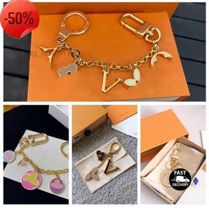 Lanyards Luxury Designers Lettres avec diamants Keychain Top Car Chain Chain Femmes Boucle Bijoux Sacs Pendre Exquis Giftess 625ess