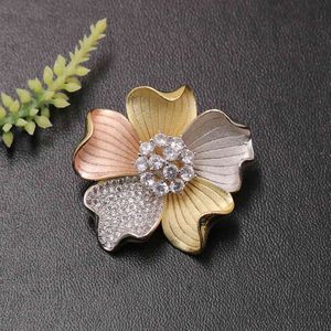 Lanyika mode-sieraden luxe artistieke bloeiende bloemen broche hanger Dual gebruik voor bruiloft Party Micro verharde populaire geschenk