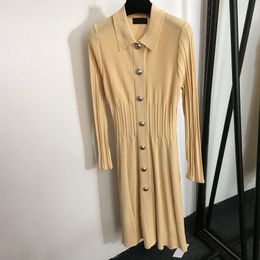 Robe à col à revers pour femmes, jupes longues en tricot, robe à breloques élégante, robe de styliste à boutons complets, robes douces au toucher