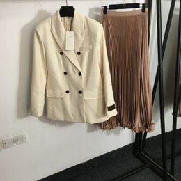 Revers veste veste dames design de design de survêtement deux pièces jupes de vêtements d'extérieur de luxe à manches longues