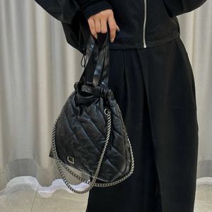 Grote capaciteit en praktische boodschappentas, beroemde designer zwarte handtas met trekkoordstijl damestas, casual shopping cool en pittige stijl
