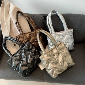 Bolso de gran capacidad Bolso de mujer Otoño / Invierno Nueva moda Ropa de algodón plisada Bolsa de asas Viajero extranjero Bolso de un hombro 231015