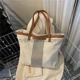 Lona de gran capacidad para las mujeres Otoño Primavera 2023 Nueva moda Commuter Shoulder Tote Simple y de moda Tidestylishhandbagsstore