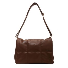 Bolso de traje de algodón de gran capacidad para mujer Otoño e Invierno 2023 Nueva moda Retro Lingge Hilo de bordado Bolso bandolera de un solo hombro Simple y clásico