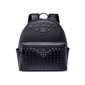 Grande capacité Designer Rivet Punk Style de haute qualité Men Backage Backpack School Student Bookbag Brand Daypack Valeur Hot Vendre 2318