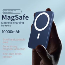 La banque de charge 10000mAh à aspiration magnétique magnétique sans fil de grande capacité peut charger l'iPhone 14 13 12Pro Max Mini