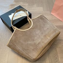 Gran capacidad Mujeres MIUI TOTE Bag Fashion Diseñador Cana de cuero Lady Lady Compre de compras al aire libre Sombroso Crossbody Bolsa de alta calidad