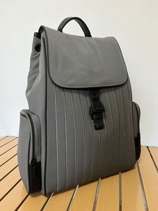 Grand sac à dos, spécialement conçu pour les voyageurs avec un rythme de vie serré et des déplacements fréquents