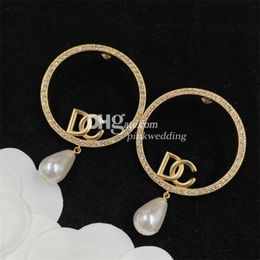 Grandes boucles d'oreilles créoles de luxe avec lettres plaquées or, clous chics en perles et diamants, cadeau de mariage avec boîte