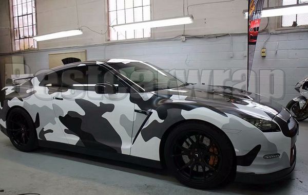 Grand emballage de vinyle de camouflage Jumbo noir blanc gris autocollants de feuille de camouflage d'emballage de voiture complet avec taille d'air 1 rouleau de 52 x 30 m 5x98f198P