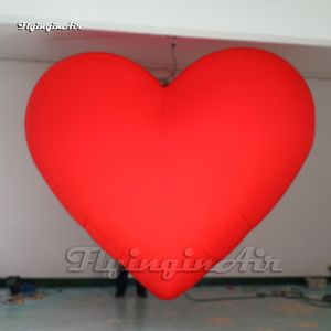 Grand joli cœur gonflable LED rouge suspendu, souffleur de ballons de fête et lumière à l'intérieur pour la décoration du plafond