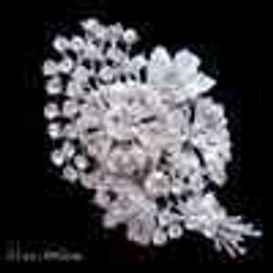 Grande broche de Boutique de fleurs en cristal de diamant en strass clair plaqué argent