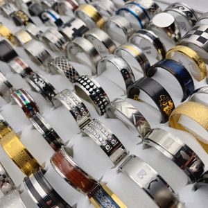 Tamaño grande 50 unids / lote Anillos de banda de acero inoxidable estilo de mezcla aptos para hombres y mujeres Regalo de banquete de boda moda Encanto Cristal Titanio Anillo de dedo Joyería