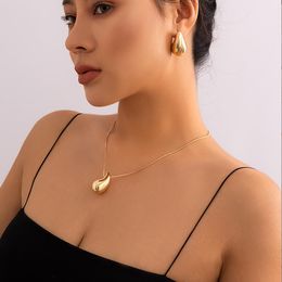 Araña colgante con forma de lágrima grande, aretes simples y gruesos con forma de gota de agua, aretes medio vacíos para mujer, aretes de gancho en forma de C de Metal punk de Color dorado, joyería 2023, regalo de tendencia